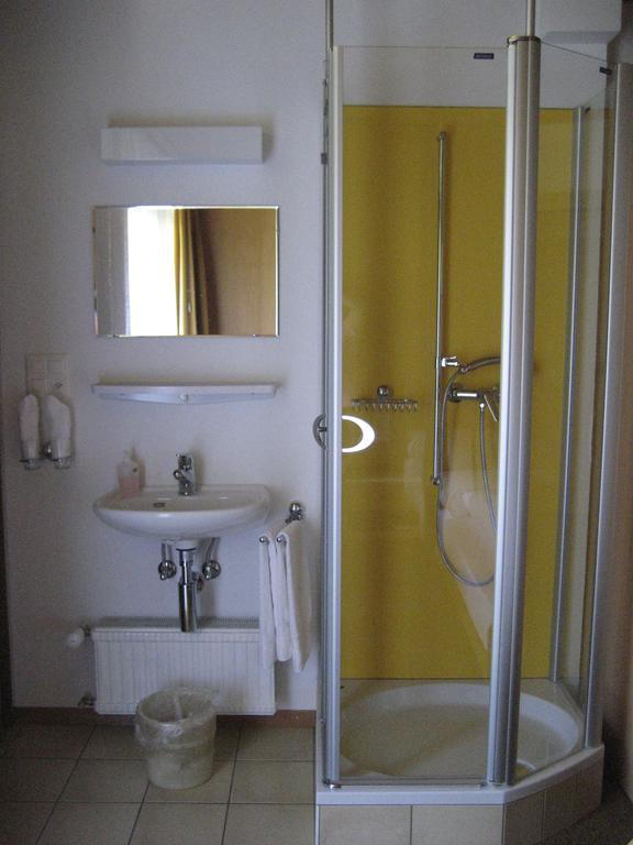 Hotel Garni Simplon Brigerbad Zimmer foto
